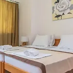 Ljetni Raj موتيل *